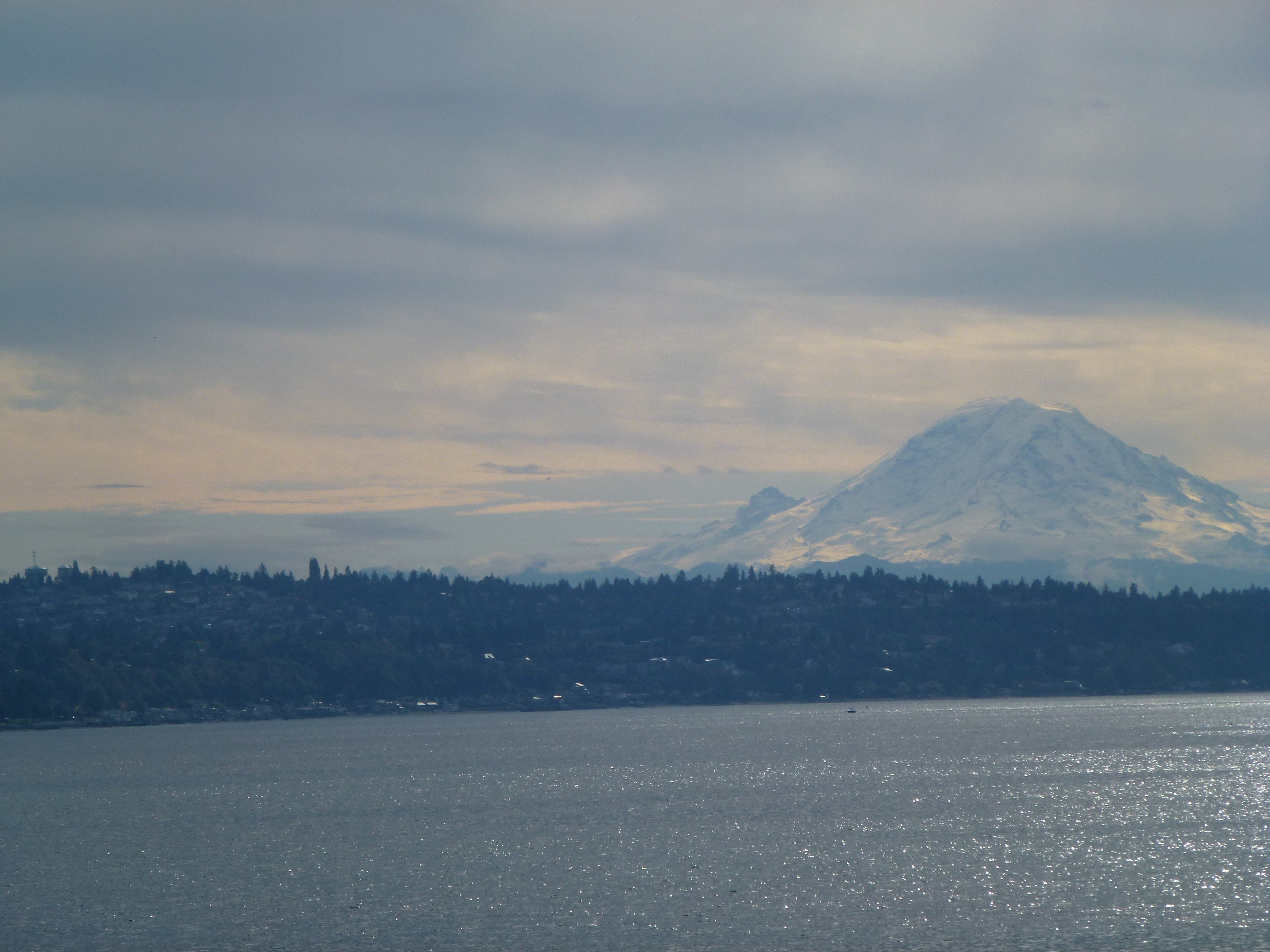 Mount Rainier = Active Volcano