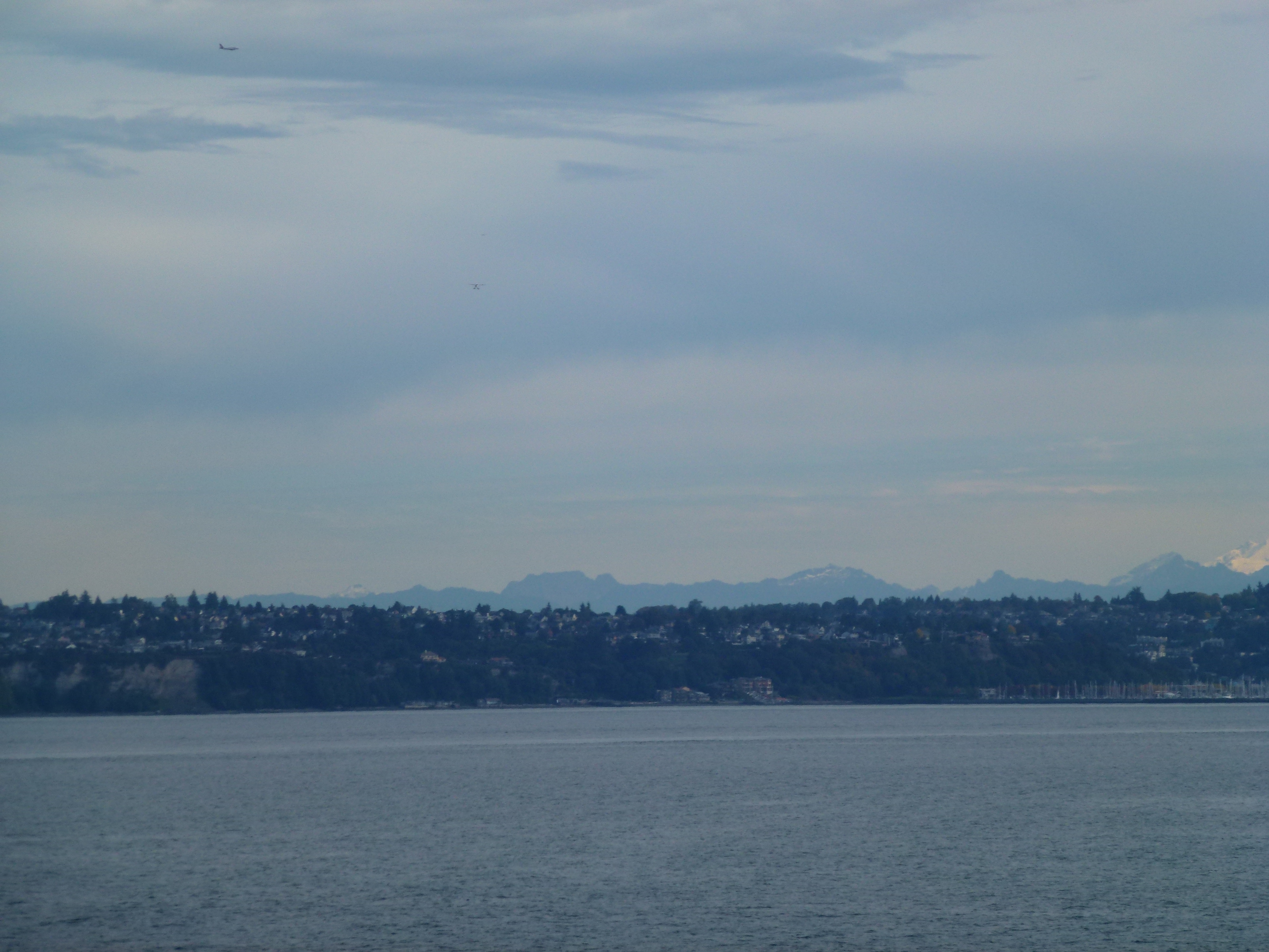 Cascades Behind Seattle = Suspicious