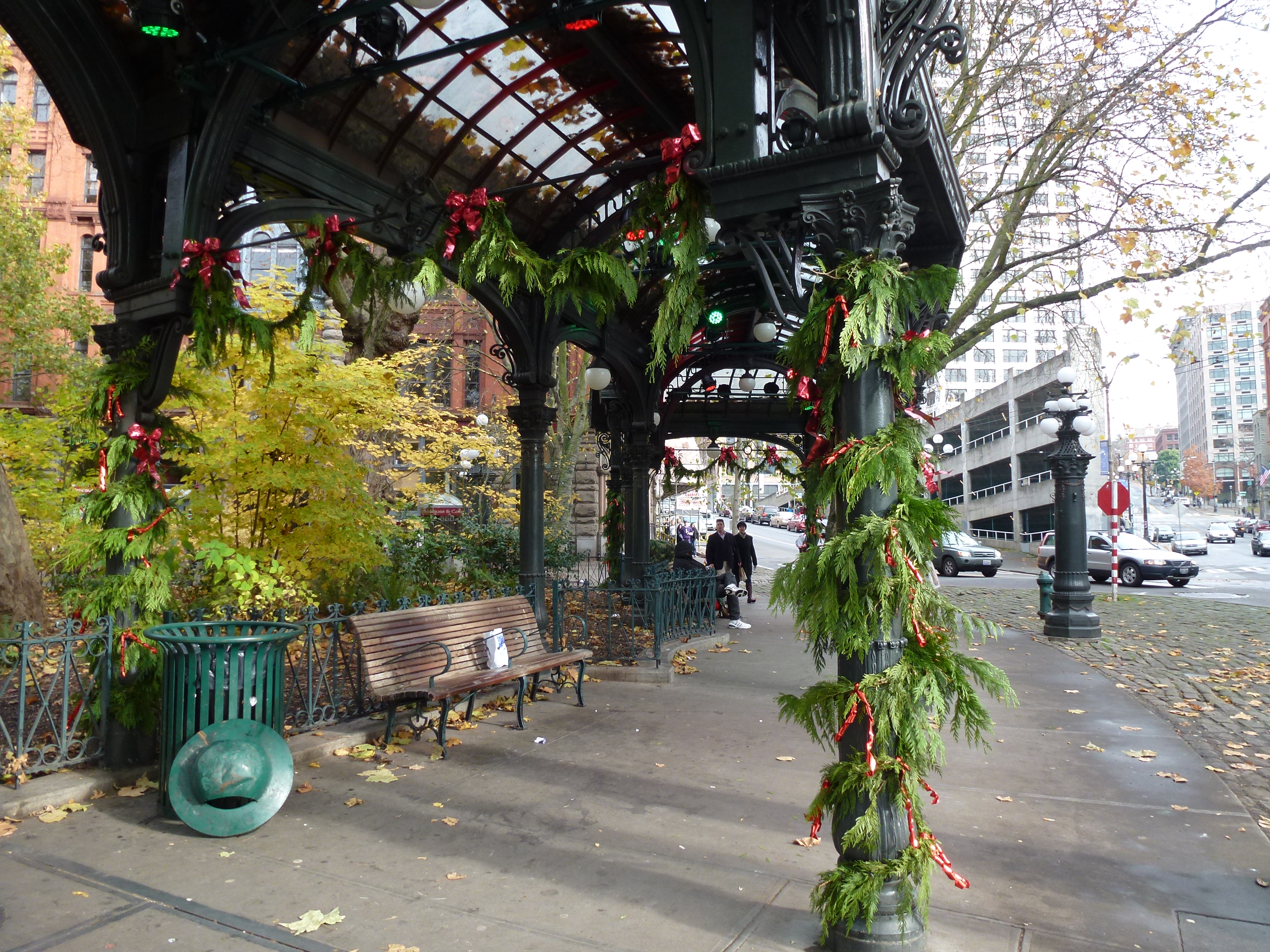 I like the trash on the bench right next to the open garbage can. An Oscar the Grouch Christmas!